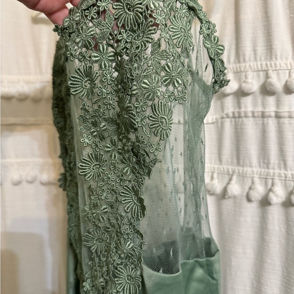 FLORA NIKROOZ Showstopper Charmeuse Chemise in Forest Green Slip Dress Medium - Picture 4 of 11